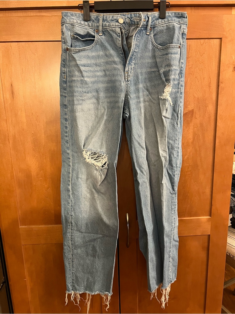Old Navy Light Blue Distressed Cropped Women's Jeans